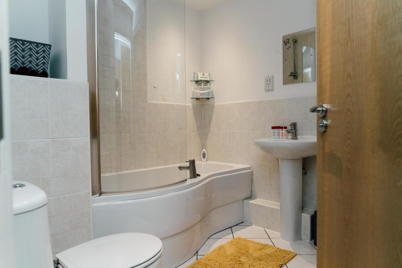Gated Parking I Kitchen I Wifi I Netflix I Spacious I Pride Apartments Derby Exterior photo
